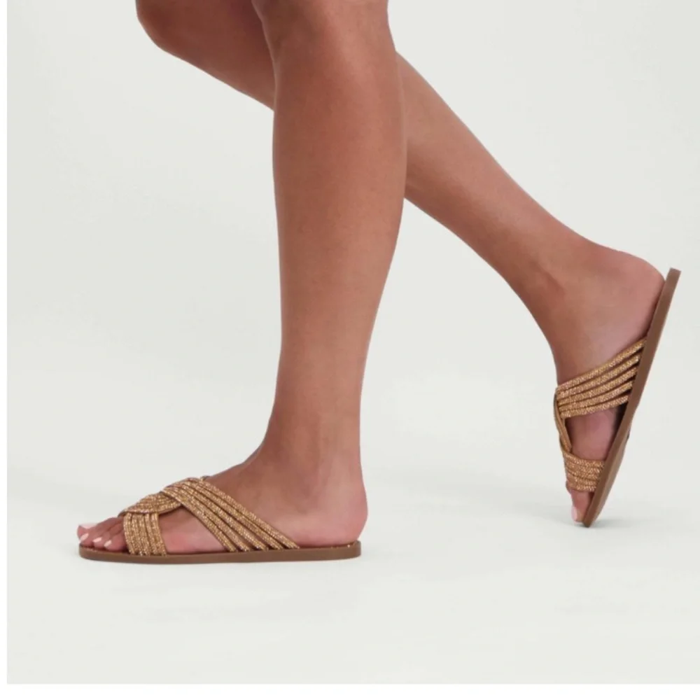 JUICY COUTURE JC-ZISEL  Rhinestone Sandals.